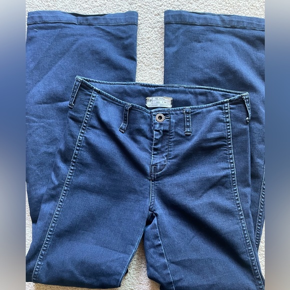 Free People Dark Blue Flared Wide-Leg Jeans Boho-Chic 70’s Style - Picture 7 of 12